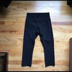 Lulu Lemon Hi-Rise cropped Wunder Under